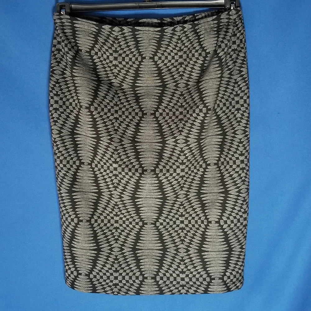 SNAP Geometric Print Skirt Sleek Pencil Silhouette Pull-On Styling - Picture 2 of 8